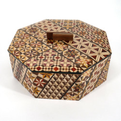 octagonal box in traditional Yosegi marquetry by Hakone KOYOSEGI