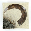 Plato pequeño cuadrado de cerámica japonesa, beige, pincelada marrón - MIGAKIMASU