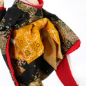 Muñeca Oyama tradicional japonesa con patrón de grúa kimono negro y rojo, TSURU