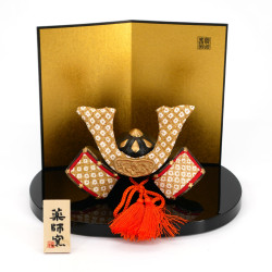 Japanischer Ornament-Kabuto-Helm in Schwarzgold und Orange aus Keramik und Stoff, CHIRIMENSHUSSEKABUTO, 7,5 cm