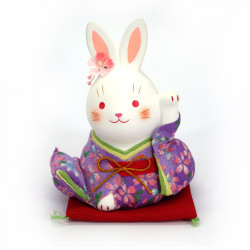 Grande ornamento di coniglio bianco giapponese in ceramica in kimono viola, HANAUSAGI, 14 cm