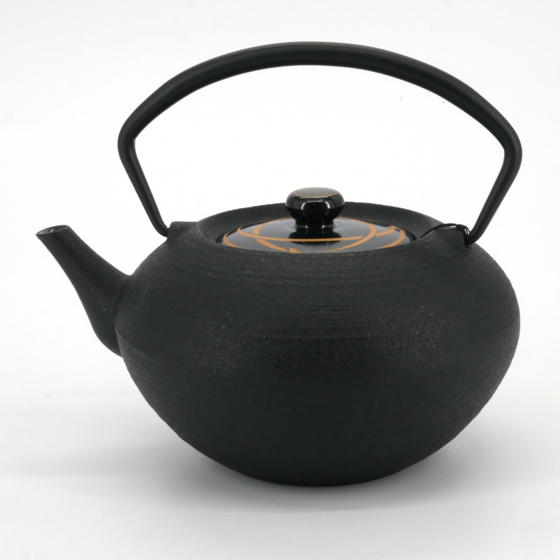 Small round Japanese prestige cast iron teapot, CHÛSHIN KÔBÔ HIRATSUBO, KAMON, 0.7 L