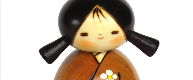 muñeca kokeshi
